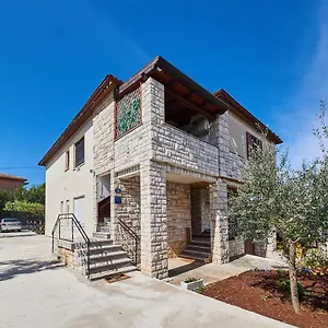  Apartman Red Karmenita