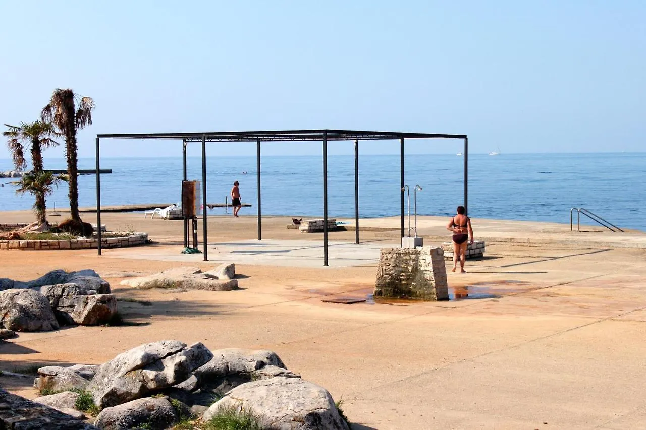 Apartments With A Parking Space Umag - 6995 0*,